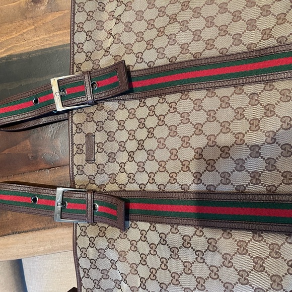 Vintage Pre-owned Authentic Gucci purse with red organizer Insert. - Picture 8 of 8